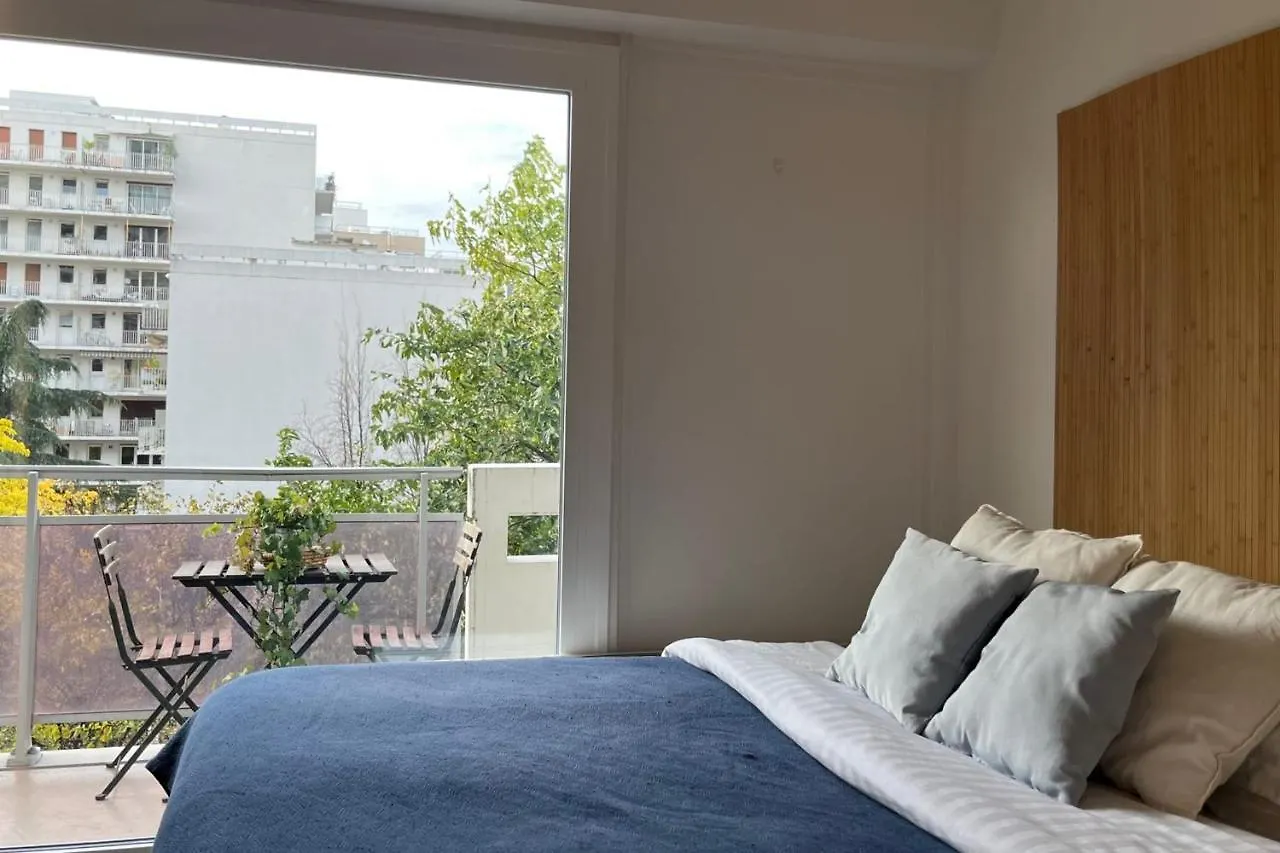 Apartament Small Nest With View Of The Eiffel Tower Paryż