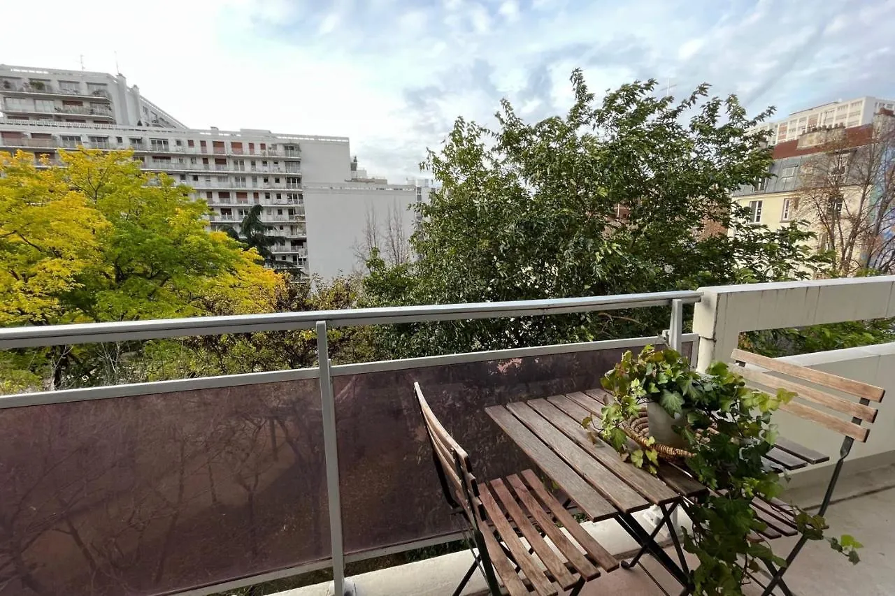 Apartament Small Nest With View Of The Eiffel Tower Paryż