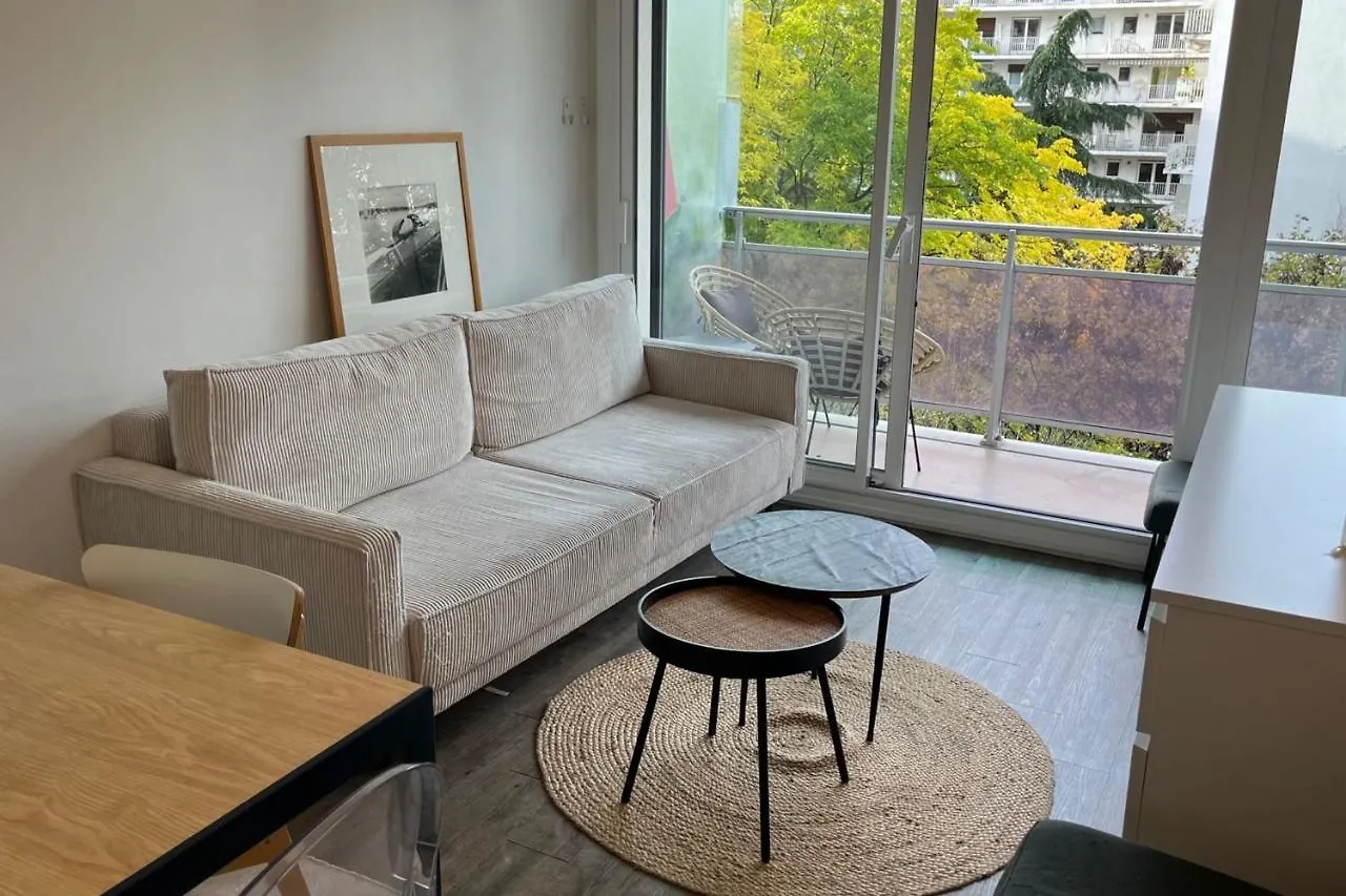 Apartament Small Nest With View Of The Eiffel Tower Paryż Francja