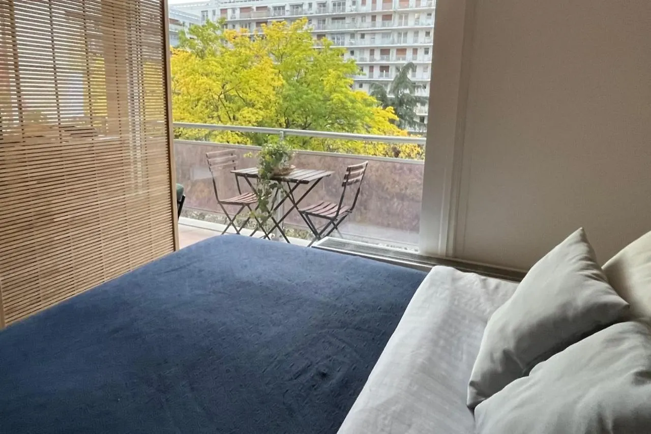 Small Nest With View Of The Eiffel Tower Lejlighed Paris